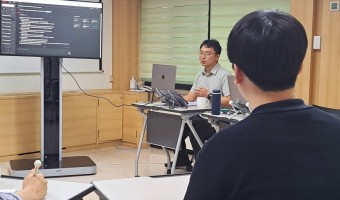 "내부에서부터 작은 변화와 성장을 이루어 가기 위한 "2024년 스마트워크위원회 시작!