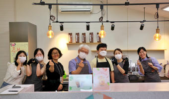 추석맞이, 오늘은 내가 점장 - 일일 명예점장과 함께하는 한가위 커피 한잔 행사(Feat. 비알코리아)